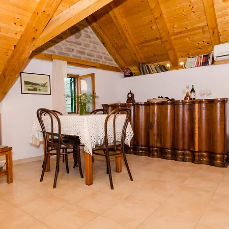 Draga - Traditional & In Center *
