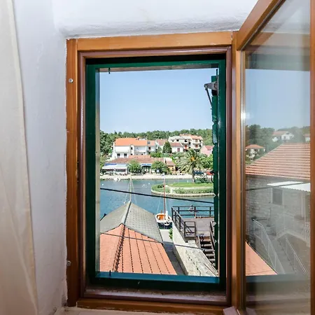 Draga Apartman Vrboska