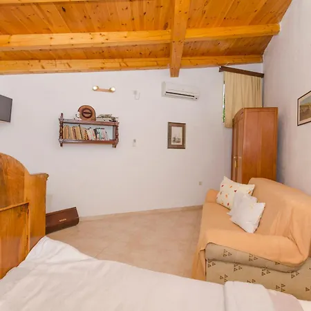 Draga - Traditional & In Center Vrboska