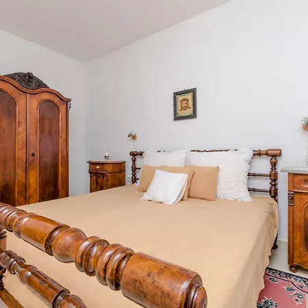 Draga - Traditional & In Center * Vrboska