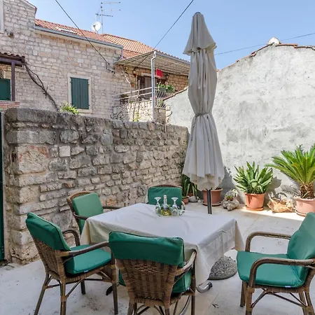 Draga - Traditional & In Center * Vrboska