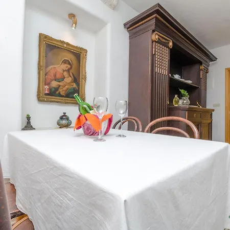Draga - Traditional & In Center Vrboska