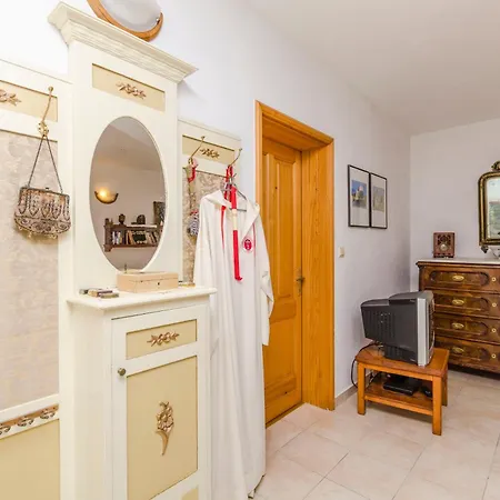 Appartement Draga - Traditional & In Center