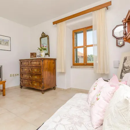 Appartement Draga - Traditional & In Center