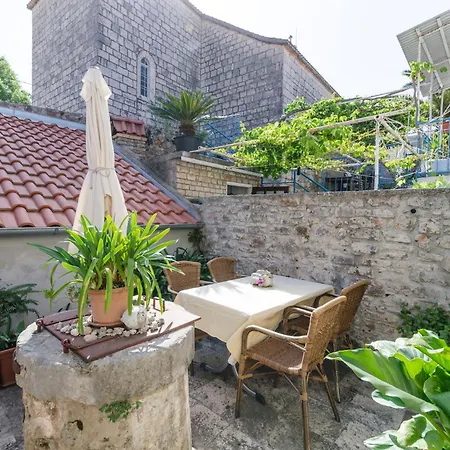 Draga - Traditional & In Center Vrboska